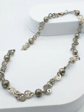 Vintage fun silver tone swirl link necklace approx. 20 inches